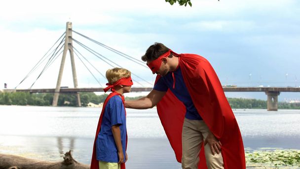 Superman inspires son-superhero to win, paternal support, advice for real man - Foto, immagini