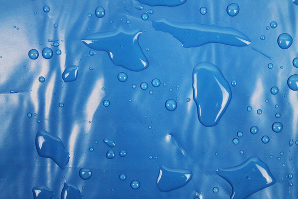 Textura azul de plástico (látex) con reflejos y burbujas, similar a la textura del mar. Contexto
 - Foto, Imagen