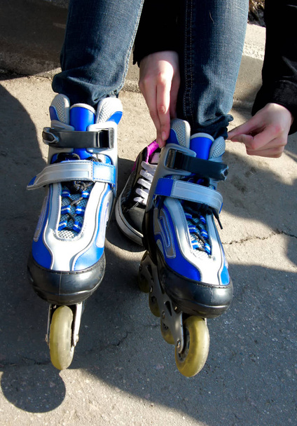  the Dressing roller skates. - Photo, Image