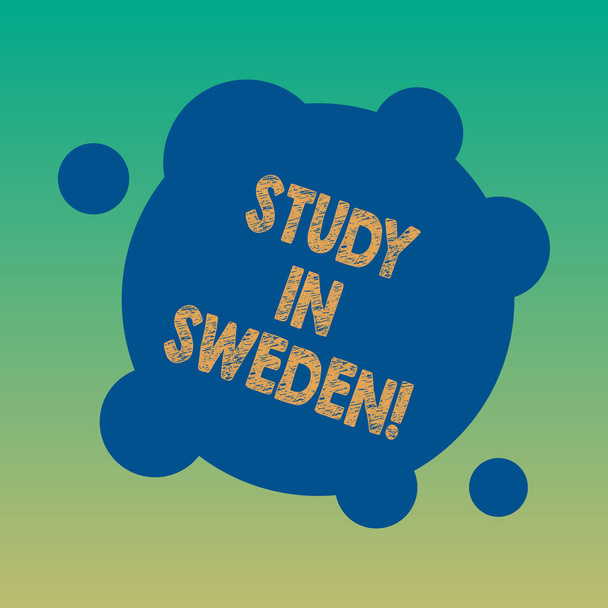 Handgeschreven tekst studie In Zweden. Concept, wat betekent dat reizen naar Europees land voor onderwijsdoeleinden leeg vervormd kleur ronde vorm met kleine cirkels abstracte foto. - Foto, afbeelding
