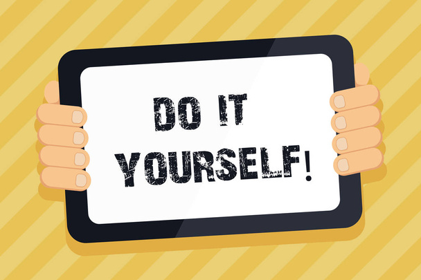 Κείμενο πινακίδα που δείχνει Do It Yourself. Εννοιολογική φωτογραφία κάνει κάτι από το δικό σας τρόπους ανακαινίσεις βελτιώσεις στο σπίτι. - Φωτογραφία, εικόνα