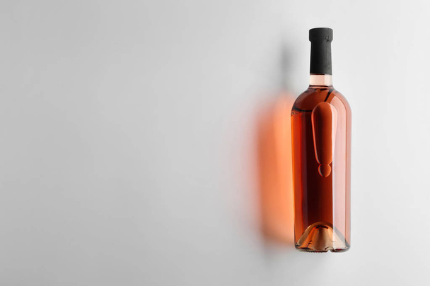Bottle of tasty wine on light background - Zdjęcie, obraz