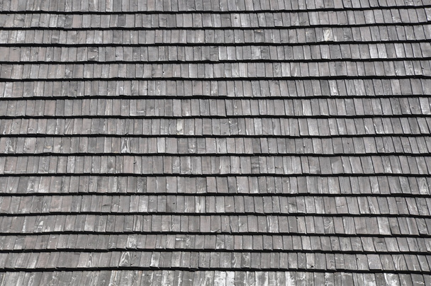 Wooden shingles on the roof - Foto, Imagen