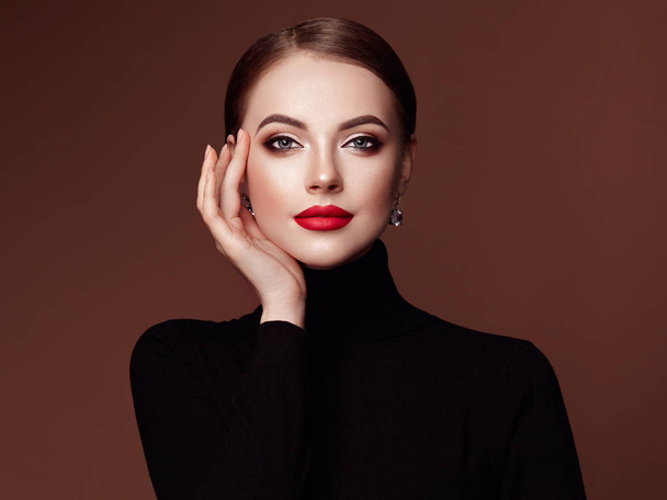 Beautiful Young Woman with Clean Fresh Skin. Perfect Makeup. Beauty Fashion. Red Lips. Cosmetic Eyeshadow. Smooth Hair. Girl in Black Turtleneck - Foto, afbeelding