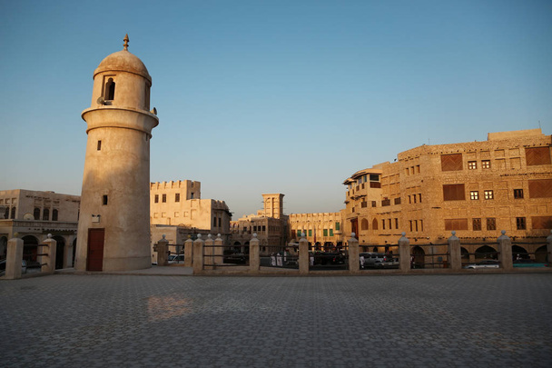 Moschea a Souq Waqif o il mercato permanente - bazar orientale a Doha - capitale e città più popolosa in Qatar, Golfo Persico, penisola arabica, Medio Oriente
 - Foto, immagini