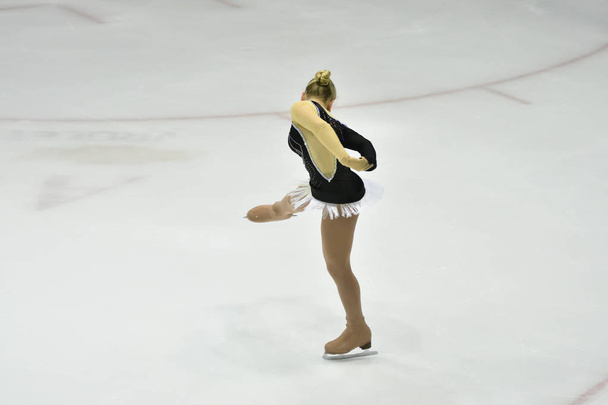 Pattinatrice pattinatrice su ghiaccio arena sportiva
 - Foto, immagini