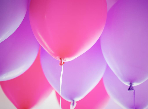 texture of bright balloons in blur. partial focus, defocusing - Φωτογραφία, εικόνα