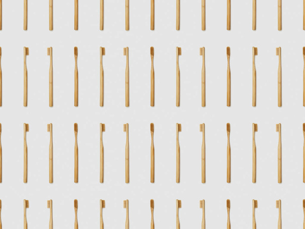 bamboo toothbrushes on grey background, seamless background pattern - Foto, Imagen