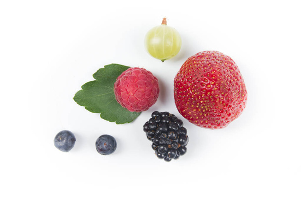Various summer Fresh berries in a white background.. Antioxidants, detox diet, organic fruits - Foto, afbeelding