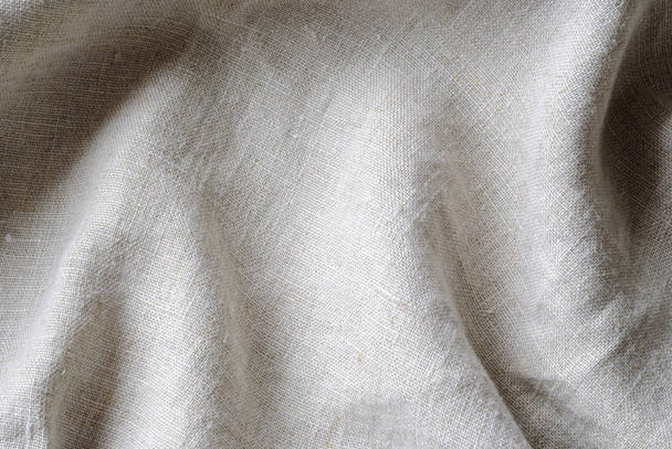 フルフレーム背景テクスチャでディテール アップで自然なリネンの織物の柔らかい襞を閉じる - 写真・画像