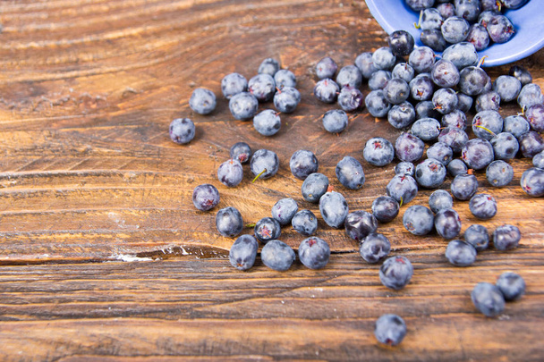 Blueberry on wooden table background, bowl of blueberries - Fotoğraf, Görsel