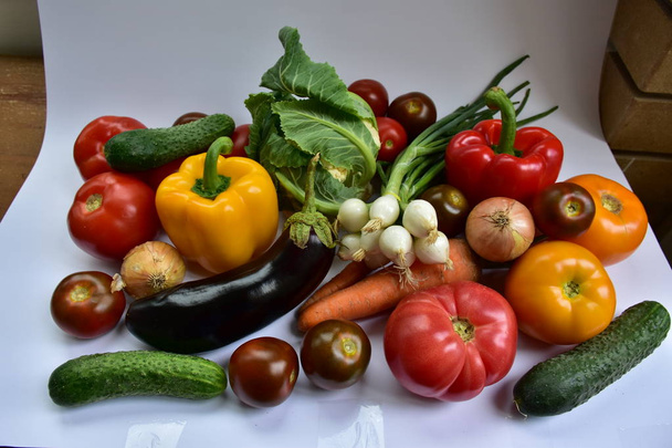 生の野菜を白背景にクローズ アップ  - 写真・画像
