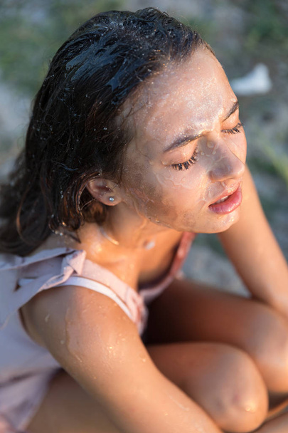 Young beautiful woman with honey on her face. Healthy perfect skin. Honey treatment. - Valokuva, kuva