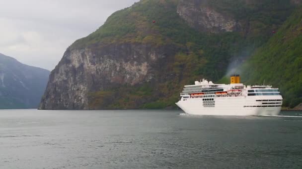 Kreuzfahrtschiff in Geiranger, Norwegen. - Filmmaterial, Video