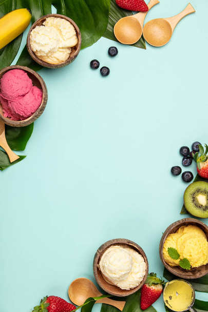 Tropical fruits and plants with variety of ice cream in coconut shells - Foto, Imagem