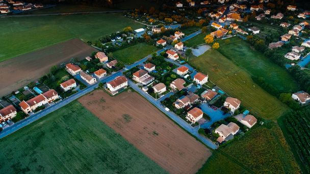 Πανοραμική θέα πάνω από την περιοχή Laragne-Monteglin, Γαλλία / λαμβάνονται με drone - Φωτογραφία, εικόνα
