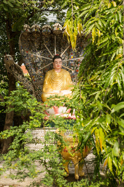 Buddhist statues in the temple in Nha Trang - Φωτογραφία, εικόνα