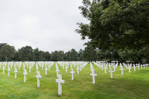 Cementerio y monumento militar norteamericano de Normandía en Omaha Beach, Colleville-sur-Mer, Normandía, Francia
 - Foto, Imagen