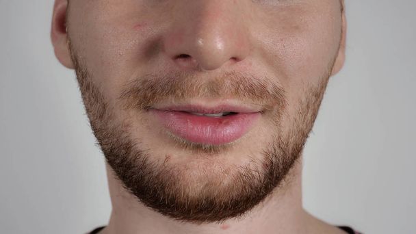 detalles masculinos primer plano boca y barbilla
 - Foto, Imagen