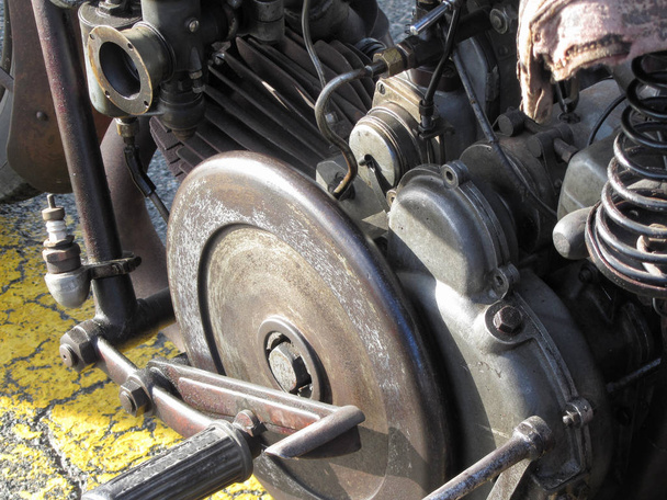 Starožitný motocyklový motor zblízka detail pozadí - Fotografie, Obrázek