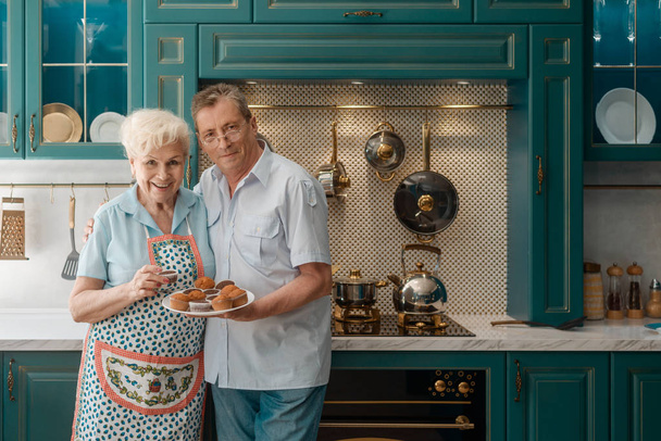 Senior couple in the kitchen - Fotó, kép