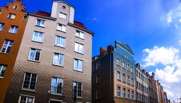 Belas casas nas ruas de Gdansk, Polônia
 - Foto, Imagem