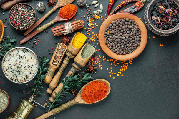 Spices and seasonings for cooking in the composition on the table - Foto, immagini
