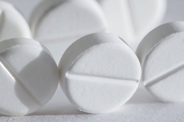 Heap Pill tablet medicine lying isolated on white background extreme close-up macro. - Valokuva, kuva