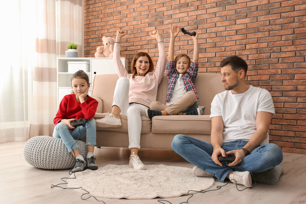 Happy family playing video games in living room - Foto, Imagen