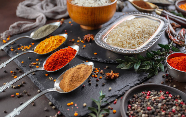 Spices and seasonings for cooking in the composition on the table - Foto, Bild