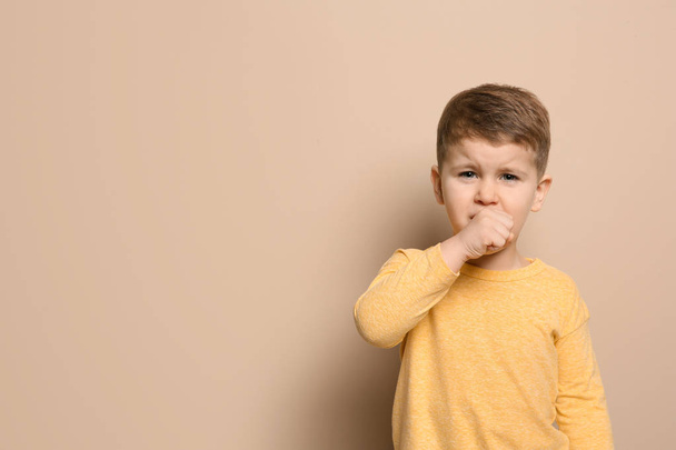 Cute boy suffering from cough on color background. Space for text - Fotografie, Obrázek
