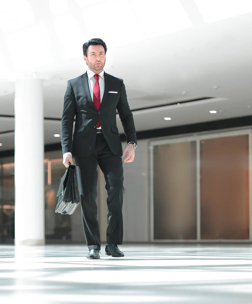 businessman out of the office building - Φωτογραφία, εικόνα