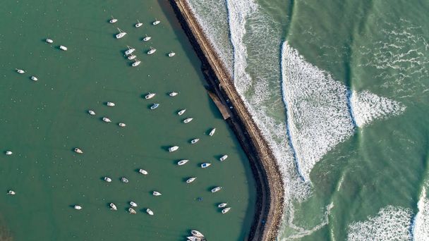 Vista aérea de barcos no porto de Jard sur Mer, Vendee
 - Foto, Imagem