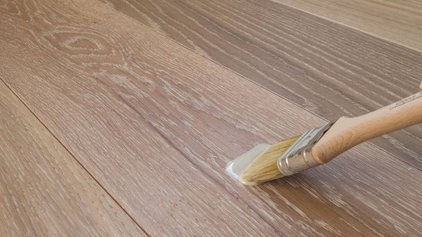 Brush for varnishing and sealing of parquet and planks some of the renovation of the surface - Φωτογραφία, εικόνα
