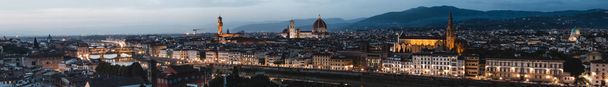 Prachtig panoramisch uitzicht over Firenze (Florence in Toscane, Italië, Europa) - Foto, afbeelding