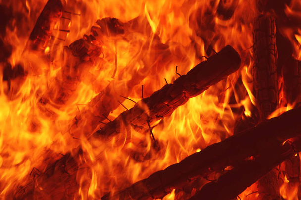 Tűz lángja szabadban - Fotó, kép