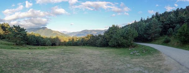Montagnes dans la vallée de l'aran à panoramica, Espagne
 - Photo, image