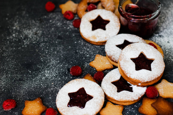linzer cookies with raspberry jam, selective focus - Foto, imagen
