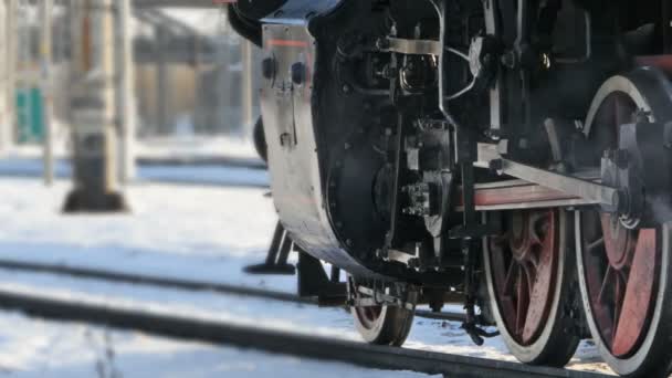 vista de las ruedas del primer plano de la locomotora de vapor, movimiento de la cámara
 - Metraje, vídeo