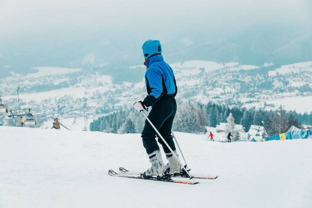 Esqui esqui downhill em altas montanhas  - Foto, Imagem