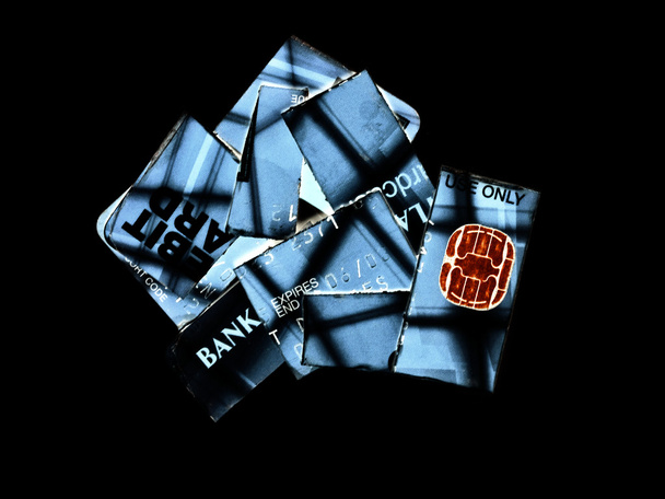creditcard in stukken - Foto, afbeelding