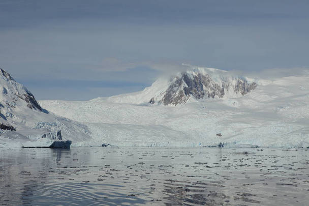 氷と南極大陸の氷河を風景します。 - 写真・画像