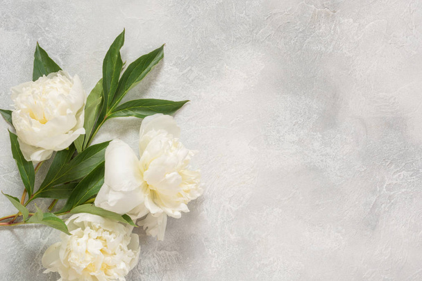 Beautiful bouquet of white peony flowers on vintage table. Copy space. Gift Mother Day. - Φωτογραφία, εικόνα