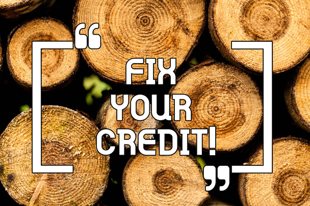 あなたのクレジットを修正を示すテキスト記号。概念的な写真木製の背景ビンテージ木製野生メッセージ考えの意図思考を維持残高クレジット カードの低と他の信用. - 写真・画像