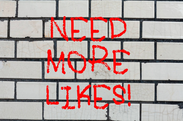 Escritura a mano conceptual que muestra Need More Likes. Texto de la foto de negocios Necesidad de tener seguidores adicionales red social Brick Wall art like Graffiti llamada motivacional escrita en la pared
. - Foto, imagen