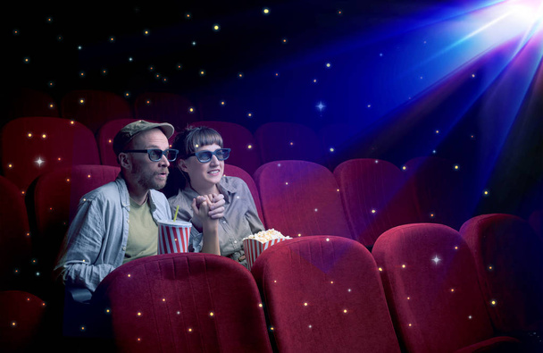 Lovely couple watching 3D movie - Foto, imagen