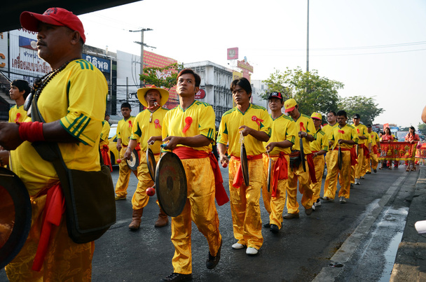 El desfile siguió las creencias de los chinos
 - Foto, imagen