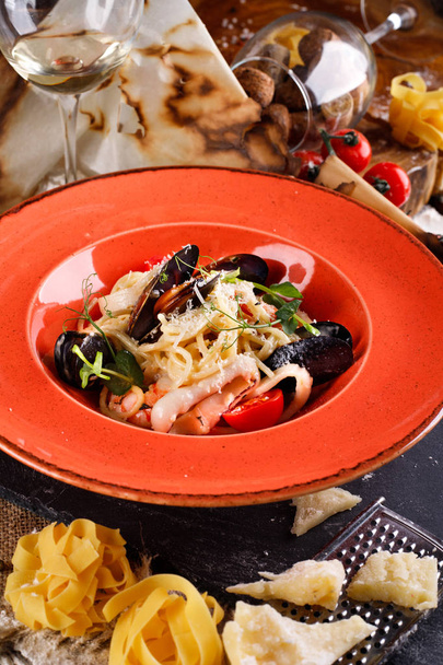 Pasta with fresh seafood, ingredients for cooking, tomatoes, pasta - Φωτογραφία, εικόνα