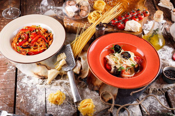 Pasta with fresh seafood and spaghetti with tomato sauce, Ingredients for cooking, Tomatoes, pasta - Valokuva, kuva