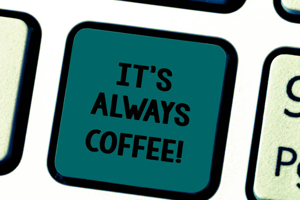 Schreibnotiz, die zeigt, dass es immer Kaffee ist. Business-Foto präsentiert trinken Koffein ist Lebenswerk zu Hause mit schlechten Gewohnheiten Tastatur wichtigsten Absicht, Computer-Nachricht Drücken der Tastatur Idee erstellen. - Foto, Bild